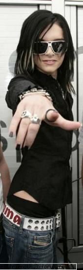 HAIDETI SA CURGA CU PARERI DESPRE EL... - APOI CE POT SPUNE....super dragutza - BILL KAULITZ(VOCALIST)